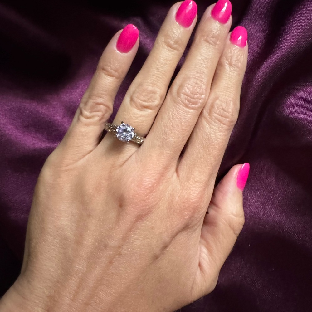 Elegant Gold and Silver Women's Ring